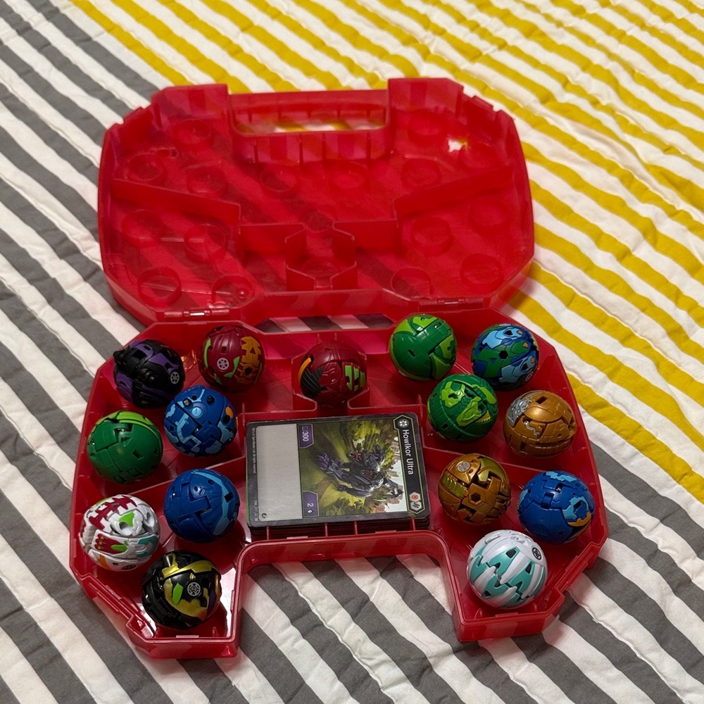 15 Bakugan, 25 cards, and Case